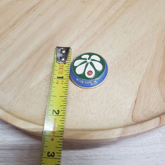 USSR EXPO 74 1974 Gold Tone Enamel Lapel Pin Vintage - Picture 4 of 4